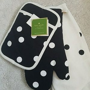 Kate Spade oven mitt towel set three piece